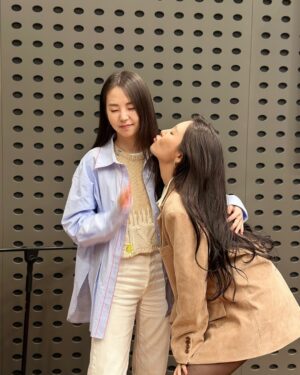 An So-hee Instagram - 스페셜DJ 안소희입니다💟 @miyayeah 💜
#볼륨을높여요 @volumeup_891