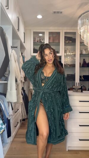 Ana Cheri Instagram - My perfect Christmas shopping outfit 🎄

Robe @dior 
Boots @dior 
Skirt @nastygal 
Lingerie @gooseberry 
Sweater @revolve 
Purse @gucci 
Sunnies @chanelofficial
