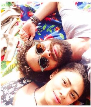Ana Flavia Cavalcanti Instagram - @vitorralbuquerquee é um grande amor na minha vida, uma amigo amado, um irmão Ribeiro, um pai dos sonhos, um ator muito dedicado e o melhor: rolezero igual a mim. 

Amigo, feliz aniversário são muitos anos desse encontro incrível que tivemos. Amei a seleção das fotos pra evitar constrangimento pelo meu “bom gosto”.

Eu te desejo brisa leve, muito amor e teatro pra sua vida todinha. 
Paz terrível! 

Amo você, amo!