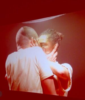 Ana Flavia Cavalcanti Instagram - @vitorralbuquerquee é um grande amor na minha vida, uma amigo amado, um irmão Ribeiro, um pai dos sonhos, um ator muito dedicado e o melhor: rolezero igual a mim. 

Amigo, feliz aniversário são muitos anos desse encontro incrível que tivemos. Amei a seleção das fotos pra evitar constrangimento pelo meu “bom gosto”.

Eu te desejo brisa leve, muito amor e teatro pra sua vida todinha. 
Paz terrível! 

Amo você, amo!