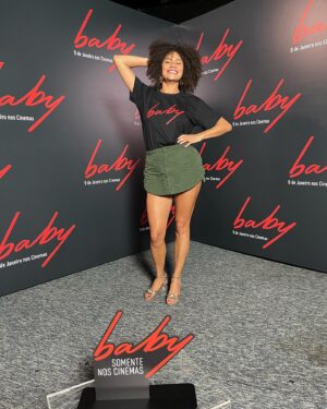 Ana Flavia Cavalcanti Instagram - Press Day de Baby de @marcelobcaetano hoje no icônico @cinesescsp a convite de @vitrine_filmes ♥️

Baby estreia dia 9 de Janeiro nos cinemas de todo Brasil com S.

Um filme muito lindo minha gente e eu tô uma gata de macacão jeans escolhido pela maioral figurinista premiada @casadecoisas 

Janeiro promete 🏖️
