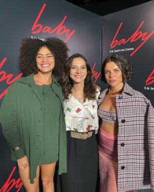 Ana Flavia Cavalcanti Instagram - Press Day de Baby de @marcelobcaetano hoje no icônico @cinesescsp a convite de @vitrine_filmes ♥️

Baby estreia dia 9 de Janeiro nos cinemas de todo Brasil com S.

Um filme muito lindo minha gente e eu tô uma gata de macacão jeans escolhido pela maioral figurinista premiada @casadecoisas 

Janeiro promete 🏖️