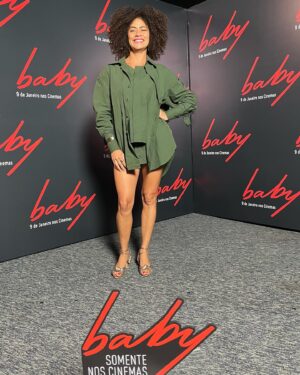 Ana Flavia Cavalcanti Instagram - Press Day de Baby de @marcelobcaetano hoje no icônico @cinesescsp a convite de @vitrine_filmes ♥️

Baby estreia dia 9 de Janeiro nos cinemas de todo Brasil com S.

Um filme muito lindo minha gente e eu tô uma gata de macacão jeans escolhido pela maioral figurinista premiada @casadecoisas 

Janeiro promete 🏖️