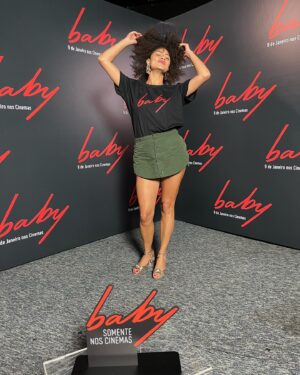 Ana Flavia Cavalcanti Instagram - Press Day de Baby de @marcelobcaetano hoje no icônico @cinesescsp a convite de @vitrine_filmes ♥️

Baby estreia dia 9 de Janeiro nos cinemas de todo Brasil com S.

Um filme muito lindo minha gente e eu tô uma gata de macacão jeans escolhido pela maioral figurinista premiada @casadecoisas 

Janeiro promete 🏖️