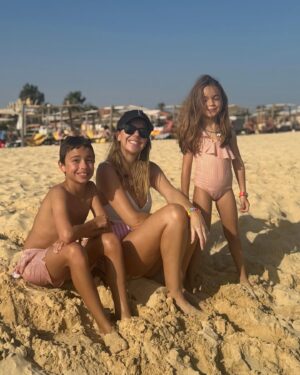 Ana Garcia Martins Instagram - Reza a lenda que não se pode ter stress em Cabo Verde, maneiras que temos feito por isso. Um ou outro grito ocasional de “já vos disse para pararem de implicar um com o outro” mas, fora isso, morabeza! 🇨🇻