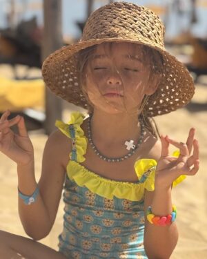Ana Garcia Martins Instagram - Reza a lenda que não se pode ter stress em Cabo Verde, maneiras que temos feito por isso. Um ou outro grito ocasional de “já vos disse para pararem de implicar um com o outro” mas, fora isso, morabeza! 🇨🇻