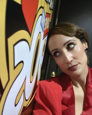 Ana Morgade Instagram - HOY ES! ES HOY! A partir de las 22:40 empieza la Nochevieja que siempre quise vivir: LA DE CACHITOS!
Este año despedimos 2024 con programassso bien noventero con el adorabilísimo @carmouna y el icono @fernandisco_oficial y unos trallazos de temas que va a bailar hasta el cuenco de las uvas. 

Gracias a todo el mundo por dejarme hacer lo que me dio la gana. Gracias gracias gracias gracias gracias gracias infinitas. 

Y tú sigue así. Sigue bailando. ❤️