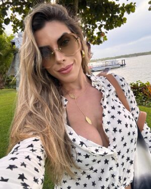 Ana Paula Minerato Instagram - Queridos amigos, amigas e seguidores que tanto estimo… 

O ano de 2024 se encerra e com ele se renova em 2025, nossas energias e esperanças.

Muitos aprendizados colhemos, como bons e eternos alunos da vida!

Deste ano que passou, levo um ensinamento muito importante: “cuidado com suas escolhas, pois com elas, fazemos renúncias e estas podem estar ofuscadas pelos nossos impulsos humanos impensados!”

Desculpem-me àqueles que decepcionei, em especial com colocações advindas de provocações: relações humanas são complicadas quando fazemos Escolhas Erradas!

Que 2025 venha cheio de luz, paz e energias positivas!