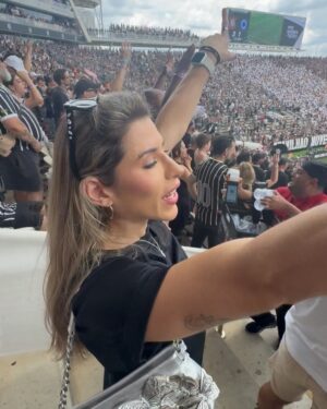 Ana Paula Minerato Instagram - 34º rodada @brasileirao Retaaaa final 
Corinthians 2 x 1 Cruzeiro ⚽️💪🏻

Aiiii gente ja posso sonhar com a Libertadores?? 🥹🥹