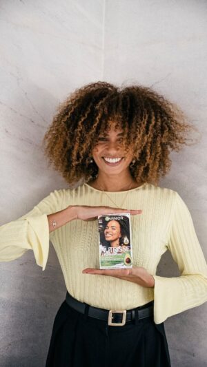 Ana Sofia Martins Instagram - PUB Sabias que existe uma cor Nutrisse para cada portuguesa?
O meu tom é o 4.3 Castanho Dourado! Cobre 100% dos brancos, dá brilho e nutre com 5 óleos - tudo o que eu quero numa cor que dura até 8 semanas. 💚
São 24 tons de coloração para escolheres! Qual é o teu? 😎
#PUB #UmaCorÚnicaComoTu #Garnier #GoGreenComGarnier @garnierportugal