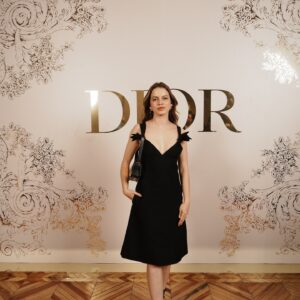 Ana Valeria Becerril Instagram - Dior Holidays 🤍🌲

Cómo lxs quiero, @esejuanfuentes @anapaudoria gracias por esta familia tan linda que nos han dado 🤍

@dior 
@diorbeauty 

📷 @samtakataka y @losquien