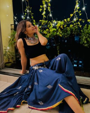 Anamica Kadamb Instagram - If you think the world is filled with evil 👿 , thn your kindness should fill it with the gift of LOVE ❤️ ,,, 
HAPPY VIJAYDASHAMI 🙌
#vijaydashmi #dussehra #dussehra2024 #navratri #spreadlove #anamicakadamb