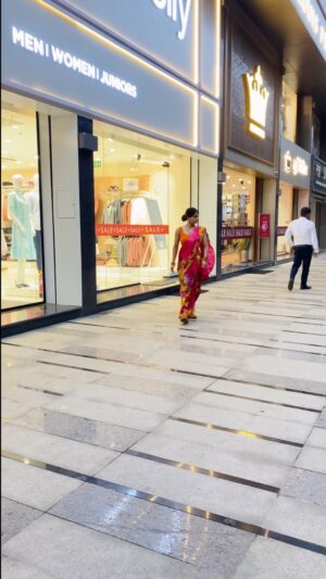 Anamica Kadamb Instagram - Achari’s DAY OUT 🤣
Pura mumbai me koi esa kapda nahi pehnta 😝
Only Achari 💄
#reels #instagood #anamicakadamb #reelkarofeelkaro #actor #achari #showroom #mumbai #trending #comedyvideos #funnyvideos #reelsindia #originalcharacter