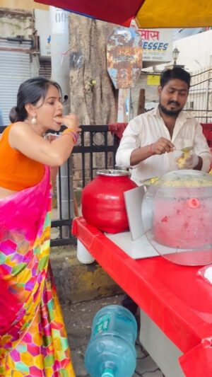 Anamica Kadamb Instagram - ACHARI GUPCHUP AUR SHAYARI 🥰
#reels #instareels #funny #comedy #original #originalcharacter #golgappe #achari #anamicakadamb #funnyvideos #trending #viral
