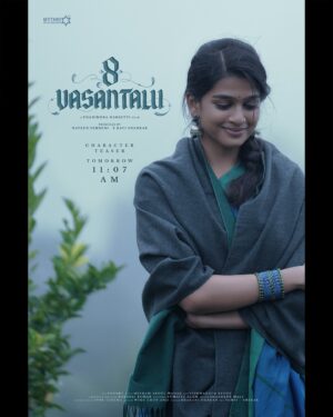 Ananthika Sanilkumar Instagram - This Dussehra, meet the elegance called SHUDDHI AYODHYA ❤️‍🔥

‘Shuddhi Ayodhya’ character teaser from #8Vasanthalu out tomorrow at 11.07 AM ✨

A @phanindranarsetti film
Produced by @mythriofficial

Starring @ananthika_sanilkumar ravitheja_duggirala @hanureddyy @itlumeekanna @sanjanahardageri @sameerakishore5 #SwarajRebbapragada 

Music by @heshamabdulwahab
DOP @vish.visuals 
Editor @shashank_mali
Executive Producer @babasaikumar
Costumes & Styling @sumaiya.alam 
Action Choreography @anji_fight_master
Sound Design @sync.cinema
Poster Designer @bharanidharannn
PRO @ursvamsishekar
