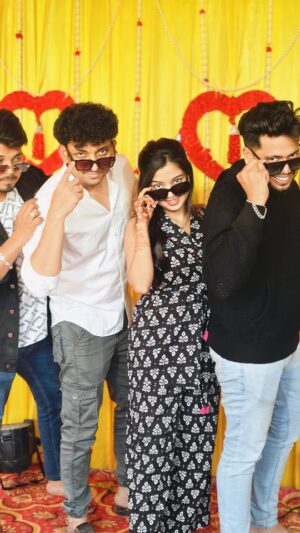 Ananya Dash Instagram - You call them friends 🧡 , I call them stress booster 😁😁..ohh sry ..reliver 😃😄. My happiness ...🤩😘🥰😍

##bestfriends #forever #instagram #instareels #insta #reelsinstagram #reels #viral #trending #video #viralreels #amirdas  #amir