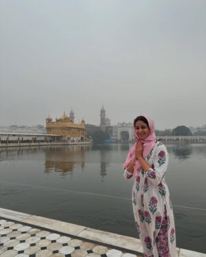 Ananya Panday Instagram - Sabr. Shukr. Simran. 😇 Waheguru Ji Ka Khalsa Waheguru Ji Ki Fateh 🙏🏼 ੴ