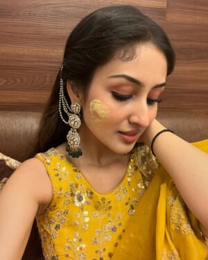 Anchal Sahu Instagram - 💛🌻