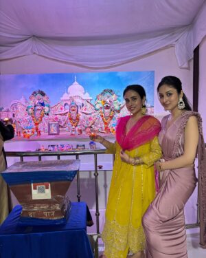 Anchal Sahu Instagram - Lighting up some Diwali happiness.❤️🧿🫶🏻💫
#Diwali2024