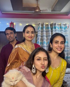 Anchal Sahu Instagram - Lighting up some Diwali happiness.❤️🧿🫶🏻💫
#Diwali2024