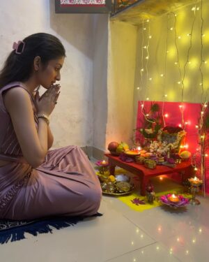 Anchal Sahu Instagram - Lighting up some Diwali happiness.❤️🧿🫶🏻💫
#Diwali2024