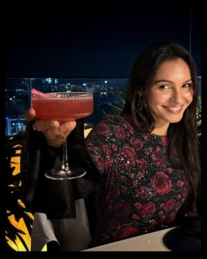 Andrea Jeremiah Instagram - 🌺🥂💫 

📸 @soondah_wamu
