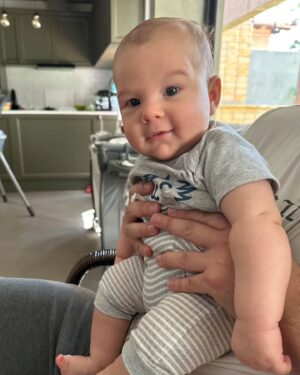 Andrea Quattrocchi Instagram - Buscamos al primer bebé del 2025💫

♥️

Si estas por recibir al nuevo integrante de tu familia y empezar, literal, una nueva vida este 2025, @huggiespy te regala un año entero de pañales🥹

Para participar deben enviar al DM de @huggiespy entre el 1 y 2 de enero el certificado de nacimiento del hospital y para más info, bases y condiciones estan en la bio del perfil de huggies 🙌🏻