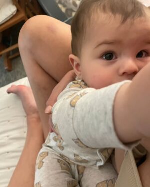 Andrea Quattrocchi Instagram - Buscamos al primer bebé del 2025💫

♥️

Si estas por recibir al nuevo integrante de tu familia y empezar, literal, una nueva vida este 2025, @huggiespy te regala un año entero de pañales🥹

Para participar deben enviar al DM de @huggiespy entre el 1 y 2 de enero el certificado de nacimiento del hospital y para más info, bases y condiciones estan en la bio del perfil de huggies 🙌🏻
