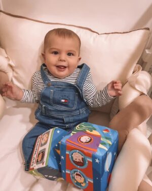 Andrea Quattrocchi Instagram - Buscamos al primer bebé del 2025💫

♥️

Si estas por recibir al nuevo integrante de tu familia y empezar, literal, una nueva vida este 2025, @huggiespy te regala un año entero de pañales🥹

Para participar deben enviar al DM de @huggiespy entre el 1 y 2 de enero el certificado de nacimiento del hospital y para más info, bases y condiciones estan en la bio del perfil de huggies 🙌🏻
