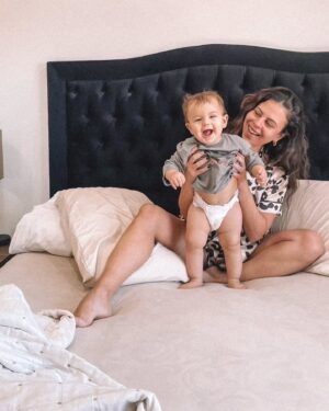 Andrea Quattrocchi Instagram - Buscamos al primer bebé del 2025💫

♥️

Si estas por recibir al nuevo integrante de tu familia y empezar, literal, una nueva vida este 2025, @huggiespy te regala un año entero de pañales🥹

Para participar deben enviar al DM de @huggiespy entre el 1 y 2 de enero el certificado de nacimiento del hospital y para más info, bases y condiciones estan en la bio del perfil de huggies 🙌🏻
