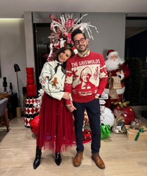 Andrea Torre Instagram - Navidad 2024 con los #OdP 🎄🎅

Muy feliz de compartir fechas tan bonitas con personas que adoro… 
 
Y no se pierdan la última foto, se logró y quedó bien padre!!! 

—

#ATH🍄 #andreatorre #navidad #odep #ortizdepinedo #familia #family #navidad2024