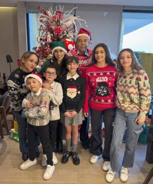 Andrea Torre Instagram - Navidad 2024 con los #OdP 🎄🎅

Muy feliz de compartir fechas tan bonitas con personas que adoro… 
 
Y no se pierdan la última foto, se logró y quedó bien padre!!! 

—

#ATH🍄 #andreatorre #navidad #odep #ortizdepinedo #familia #family #navidad2024