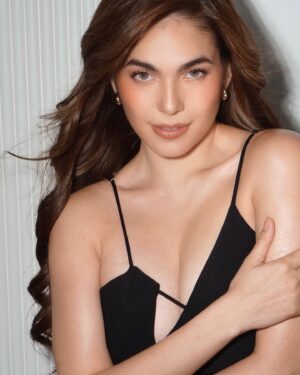 Andrea Torres Instagram - The dress code is confidence 🖤 #ThisTimeItsAvignon @avignonclinic Grand Alabang Launch ✨