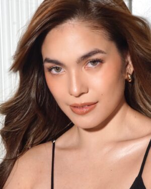 Andrea Torres Instagram - The dress code is confidence 🖤 #ThisTimeItsAvignon @avignonclinic Grand Alabang Launch ✨