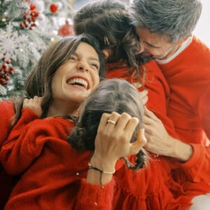 Andreia Rodrigues Instagram - Só para vos desejar um Feliz Natal, cheio de amor, sorrisos, junto dos que mais amam! 🎄❤️

São os votos da família Oliveira 😘✨