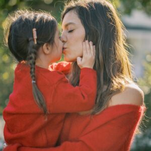 Andreia Rodrigues Instagram - Só para vos desejar um Feliz Natal, cheio de amor, sorrisos, junto dos que mais amam! 🎄❤️

São os votos da família Oliveira 😘✨