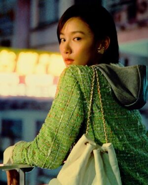 Angela Yuen Instagram - In the mood for “Modern Flirt.” 🏢✨

I’m thrilled to share this power project I’ve been anticipating. Directed by Audrey Diwan, the short film is now out!

🎬 Director @audrey.diwan 
📸 Photographer @wingshya 
#CHANELcruise #CHANELshow @chanelofficial