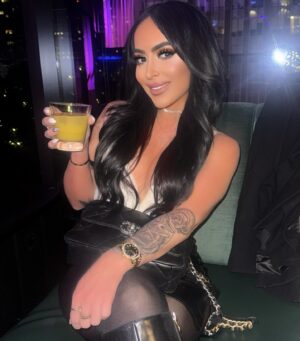 Angelina Pivarnick Instagram - Much needed night out with my day one friends. 🙏❤️. #grateful #happiness #love #selflove #imback