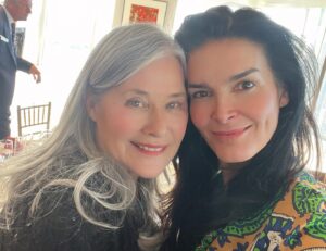 Angie Harmon Instagram - Lunching with Legends…. 🎄I truly & deeply love & adore these powerful women! ❤️❤️❤️❤️

#happyholidays2024 #lunchwithlegends #womenwhoinspire
