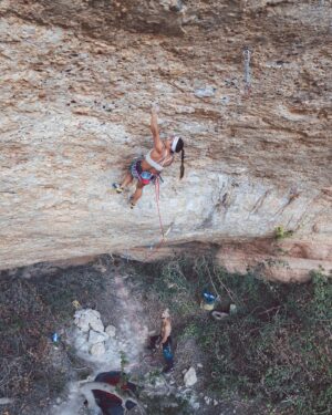 Angie Scarth-Johnson Instagram - From the cam roll 🎞️ couple weeks back.🤍 

📸 @honngy 

@redbull @redbullau @redbulladventure @thenorthface_aunz @thenorthface @tenayaclimbing @camp1889outdoor @climbskinspain