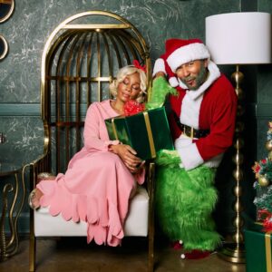Anika Noni Rose Instagram - How The Grinch Stole A Princess.

Merry Christmas!
From US to YOU.

Hair: @ryanburrellhair 
M/U: @meccadickerson 
📷 : @dbiv_photography

#Grinch #CindyLouWho #Christmas #joy #fun #DrSeuss #DBIVphotography