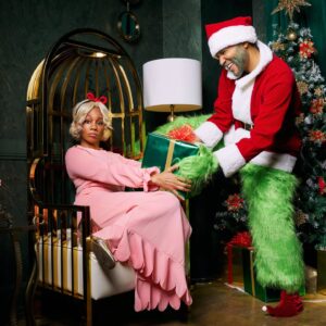 Anika Noni Rose Instagram - How The Grinch Stole A Princess.

Merry Christmas!
From US to YOU.

Hair: @ryanburrellhair 
M/U: @meccadickerson 
📷 : @dbiv_photography

#Grinch #CindyLouWho #Christmas #joy #fun #DrSeuss #DBIVphotography