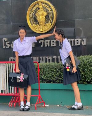 Aniporn Chalermburanawong Instagram - พี่มอปลายกับน้องมอต้น พาไปดูกิจกรรมหลังเลิกเรียนจ๊ะ🤓🧸📝✨