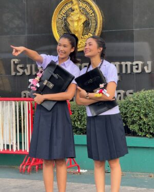 Aniporn Chalermburanawong Instagram - พี่มอปลายกับน้องมอต้น พาไปดูกิจกรรมหลังเลิกเรียนจ๊ะ🤓🧸📝✨