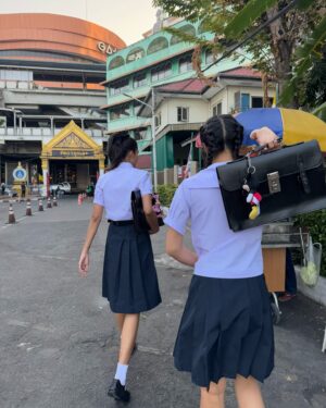 Aniporn Chalermburanawong Instagram - พี่มอปลายกับน้องมอต้น พาไปดูกิจกรรมหลังเลิกเรียนจ๊ะ🤓🧸📝✨