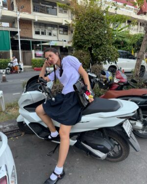 Aniporn Chalermburanawong Instagram - พี่มอปลายกับน้องมอต้น พาไปดูกิจกรรมหลังเลิกเรียนจ๊ะ🤓🧸📝✨