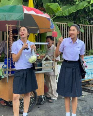Aniporn Chalermburanawong Instagram - พี่มอปลายกับน้องมอต้น พาไปดูกิจกรรมหลังเลิกเรียนจ๊ะ🤓🧸📝✨
