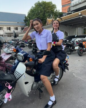 Aniporn Chalermburanawong Instagram - พี่มอปลายกับน้องมอต้น พาไปดูกิจกรรมหลังเลิกเรียนจ๊ะ🤓🧸📝✨
