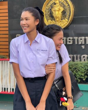 Aniporn Chalermburanawong Instagram - พี่มอปลายกับน้องมอต้น พาไปดูกิจกรรมหลังเลิกเรียนจ๊ะ🤓🧸📝✨