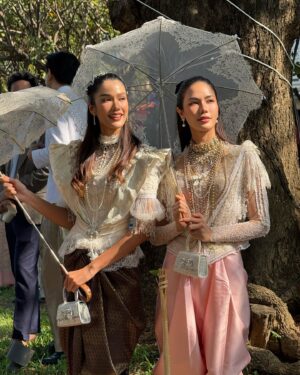 Aniporn Chalermburanawong Instagram - สวัสดีปีใหม่จ้าววว🥹🤎